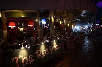 06_red piano (2)